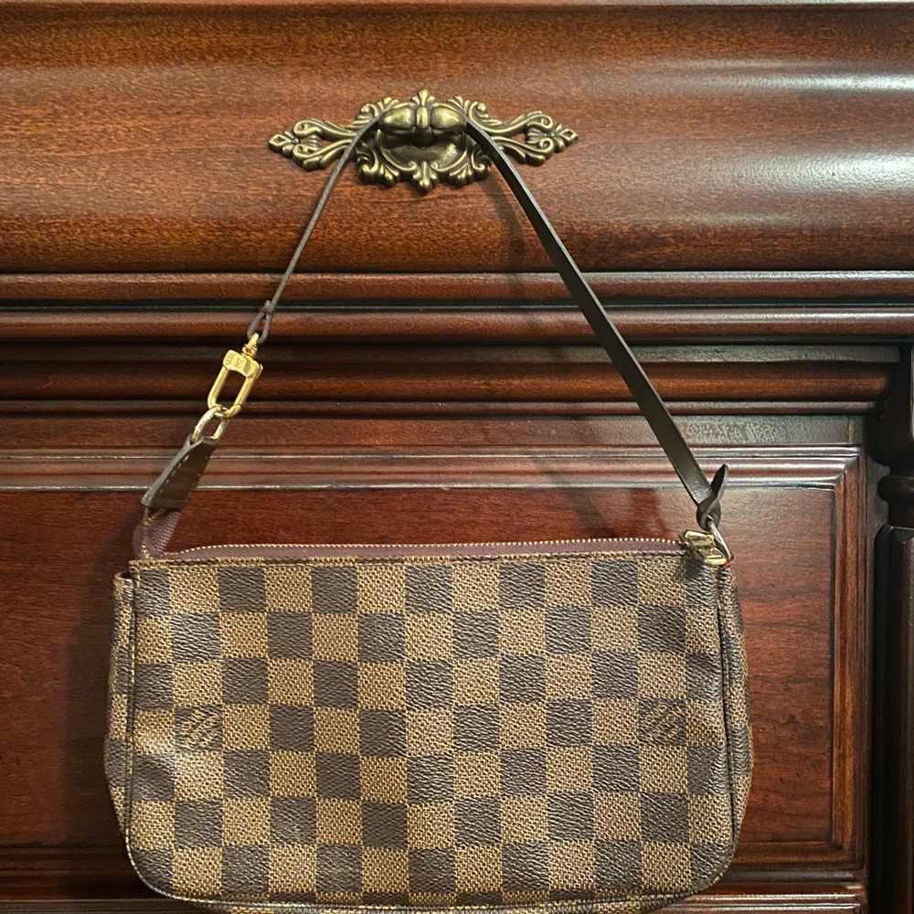 Authentic Louis Vuitton pochette accessoires